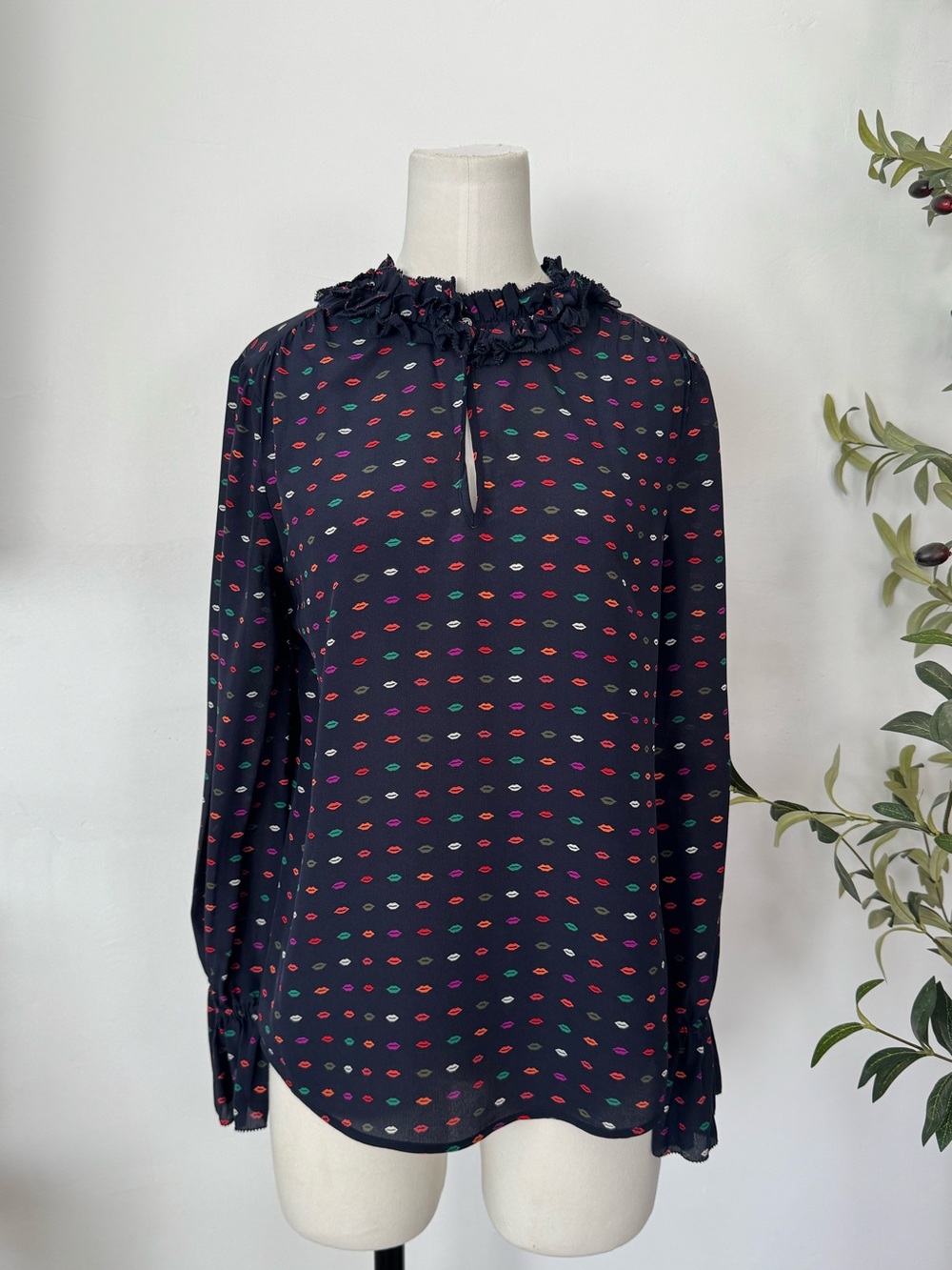 J.Crew 100% Silk Lips Print Ruffle Neck Blouse Size 2 Navy  Long Sleeve blouse